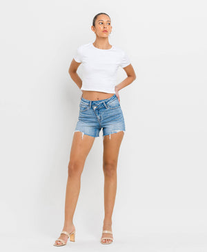 HIGH RISE DISTRESSED CRISS CROSS SHORTS BLUE DENIM / M