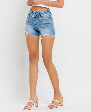 HIGH RISE DISTRESSED CRISS CROSS SHORTS BLUE DENIM / M